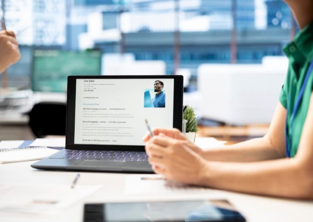 CVInMinutes.com : créer un CV gratuit en ligne adapté à votre secteur d’activité