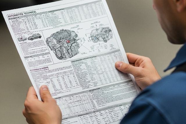 Décrypter une fiche technique auto : l&rsquo;essentiel en un clin d&rsquo;œil