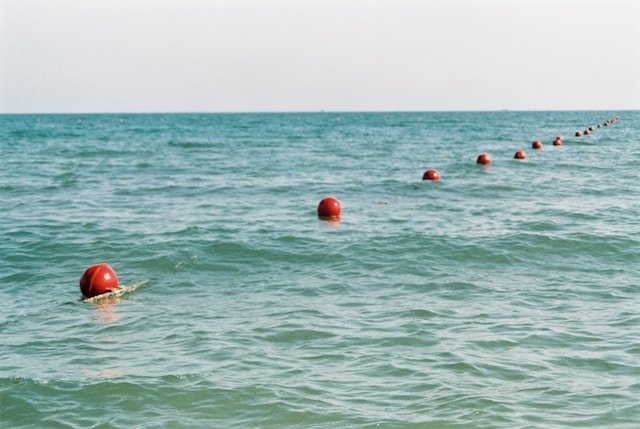 Découvrez les bouées de balisage : innovations et engagements pour la durabilité